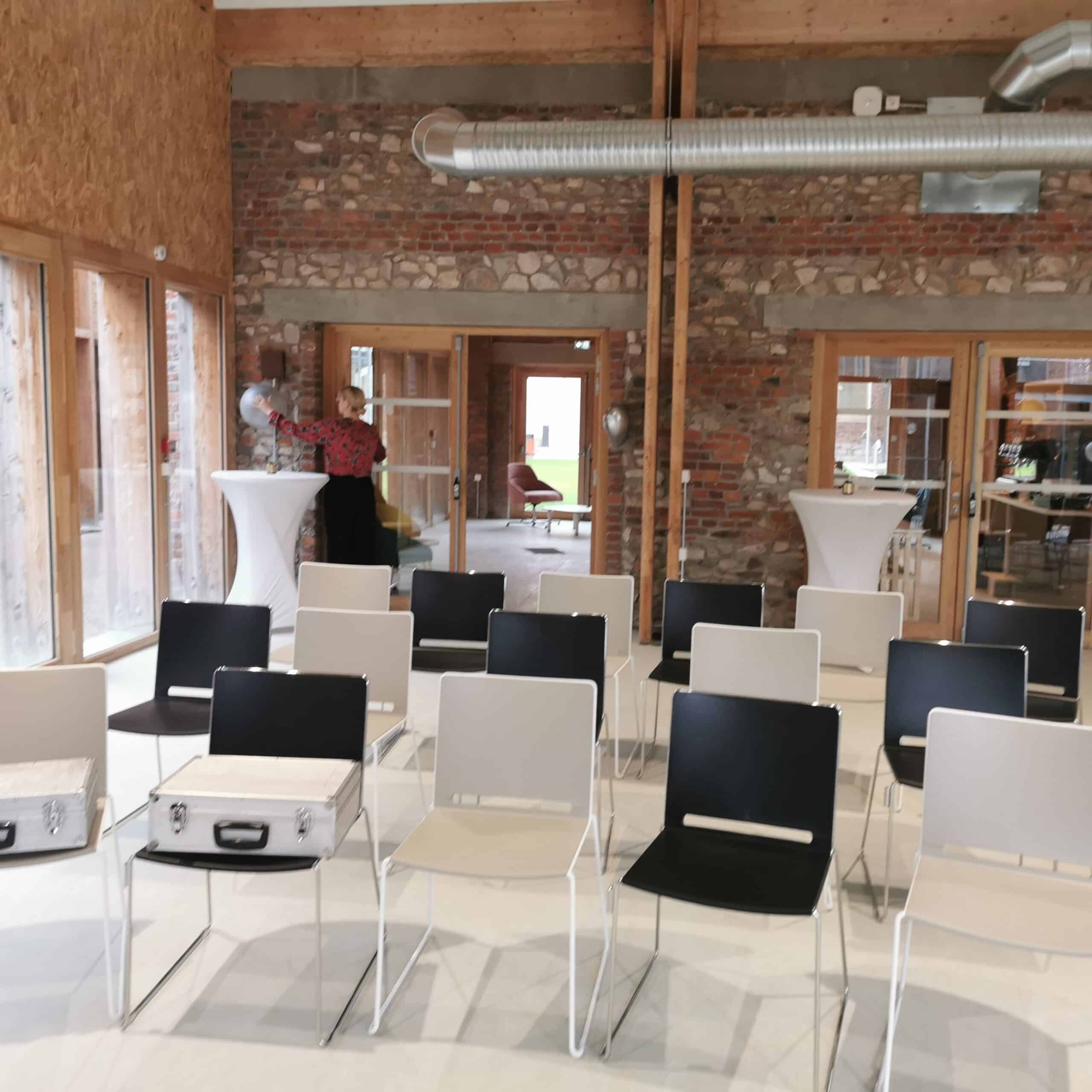 Salle de réunion à la Ferme des Ailleurs