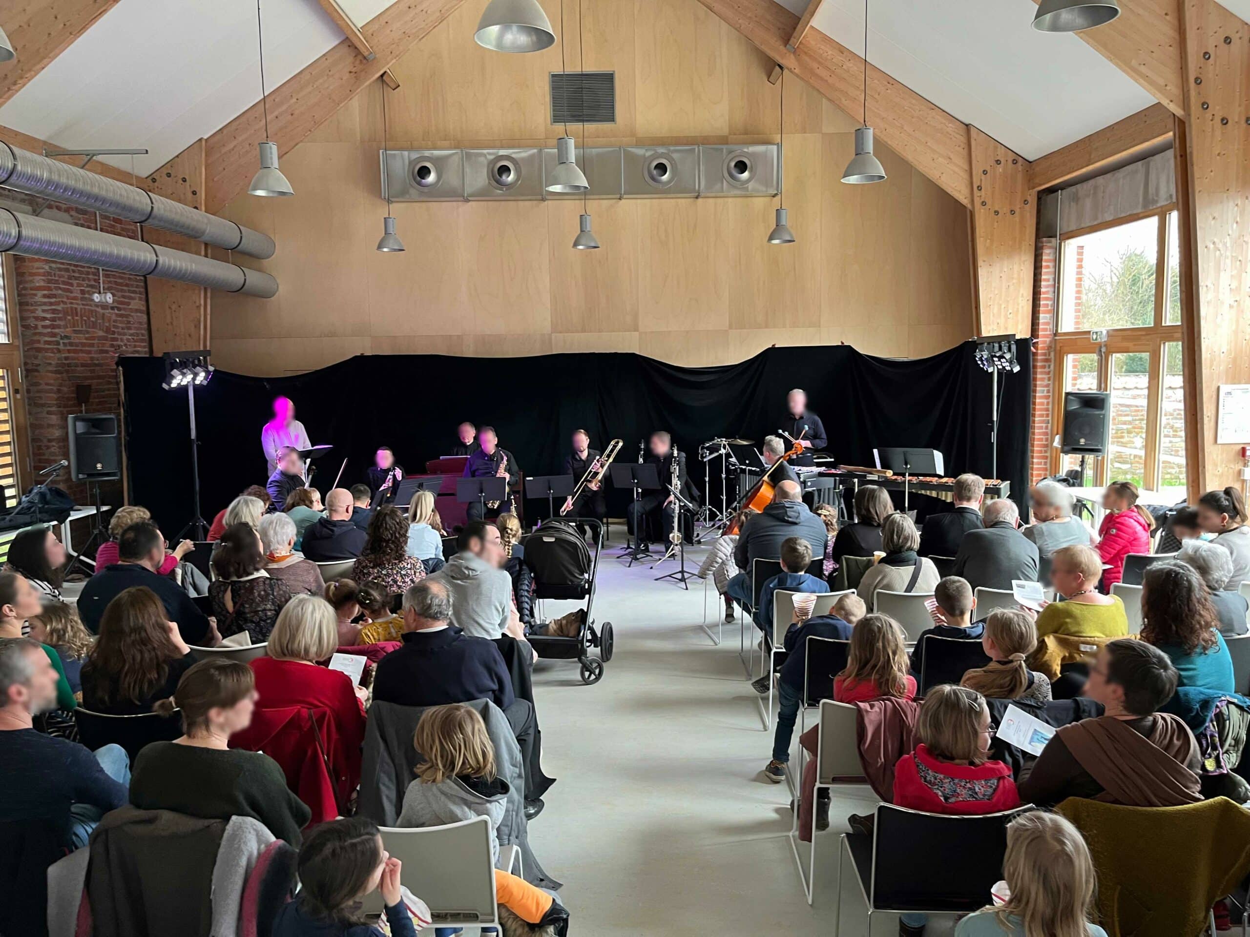 Loup-lou-grande-salle-la-ferme-des-ailleurs_3